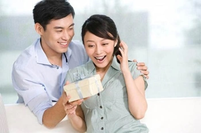 Nếu một trong hai người vợ hoặc chồng sinh vào ngày 13 hoặc 25 Dương lịch, thì đây là một gia đình cực kì có phúc. (Ảnh minh họa)