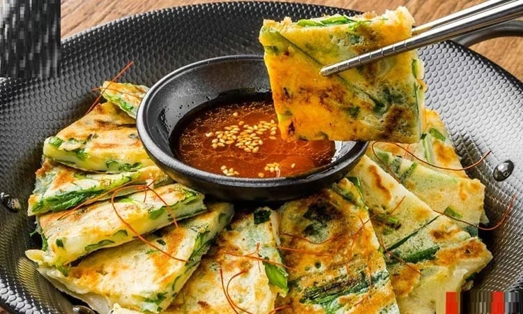 Trứng rán lá hẹ ngon