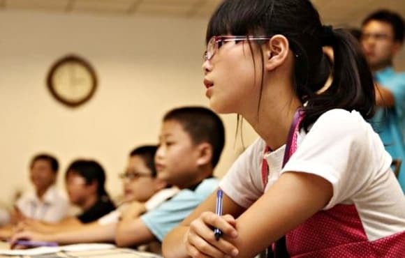 Không phải đứa trẻ nào cũng dễ dàng thoải mái trong một môi trường xa lạ.
