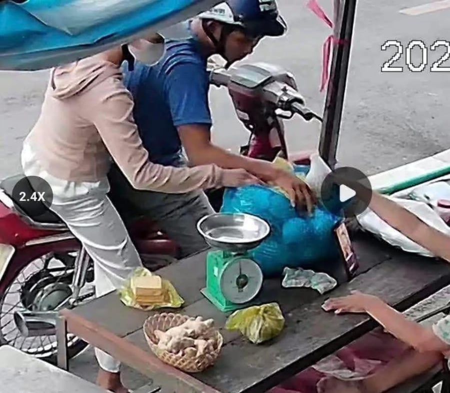 Mẹ của nạn nhân, bà Lê Ngọc M., cho biết sự việc xảy ra vào khoảng 17 giờ 47 phút ngày 21-9. 