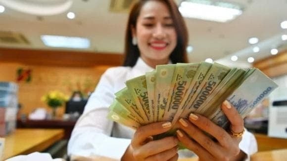 Hiện hệ số lương công chức dao động từ 1,35 (ngạch chuyên viên) đến 8,0 (ngạch chuyên viên cao cấp).
