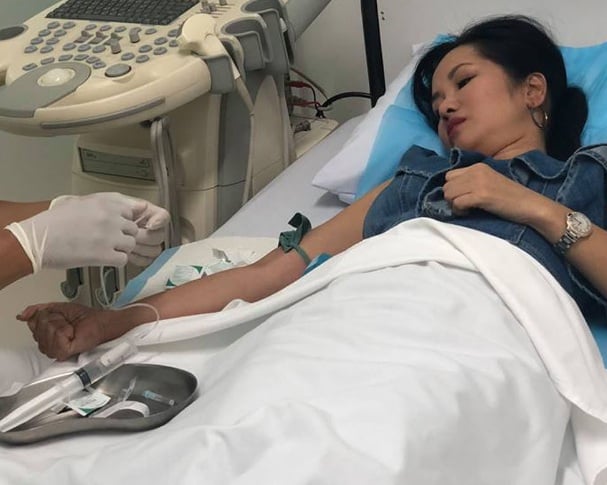Chứng bệnh này khiến ca sĩ Hồng Nhung gặp khó khăn trong việc sử dụng ngón tay, bị đau nhức và kém linh hoạt
