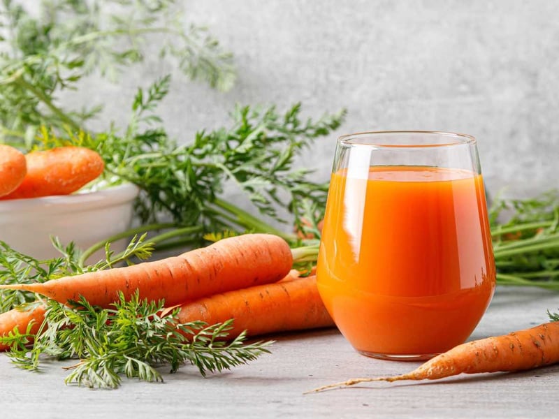 Cà rốt là nguồn cung cấp beta-carotene dồi dào – một dạng vitamin A giúp mắt sáng, da hồng hào và tăng cường hệ miễn dịch. 