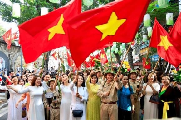 Ông Trương Việt Dũng thông tin, dự kiến ngày 30/9, HĐND TP. Hà Nội sẽ thông qua sáu nghị quyết quan trọng để thúc đẩy khoa học, công nghệ, đổi mới sáng tạo và chuyển đổi số.    