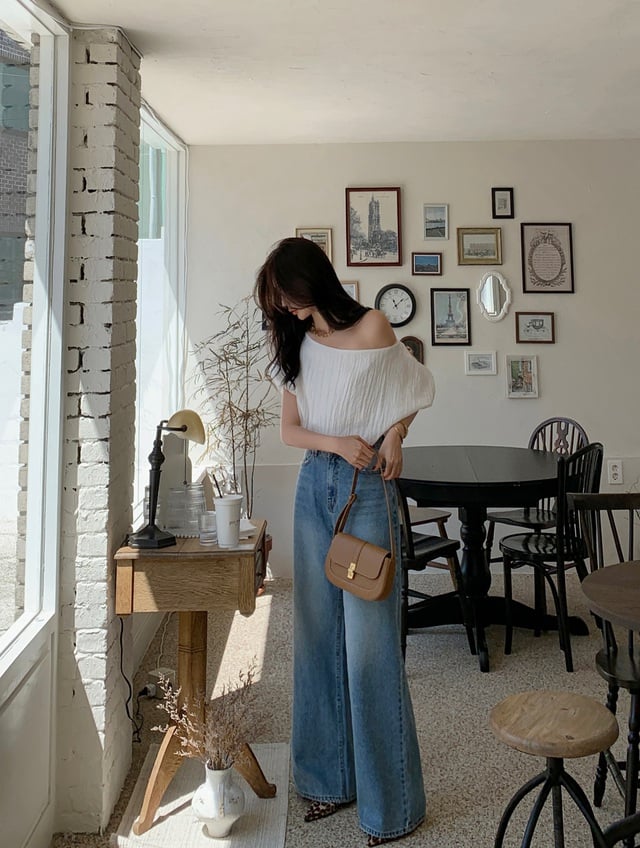 Đôi giày mũi nhọn họa tiết da báo chính là điểm nhấn thời thượng.