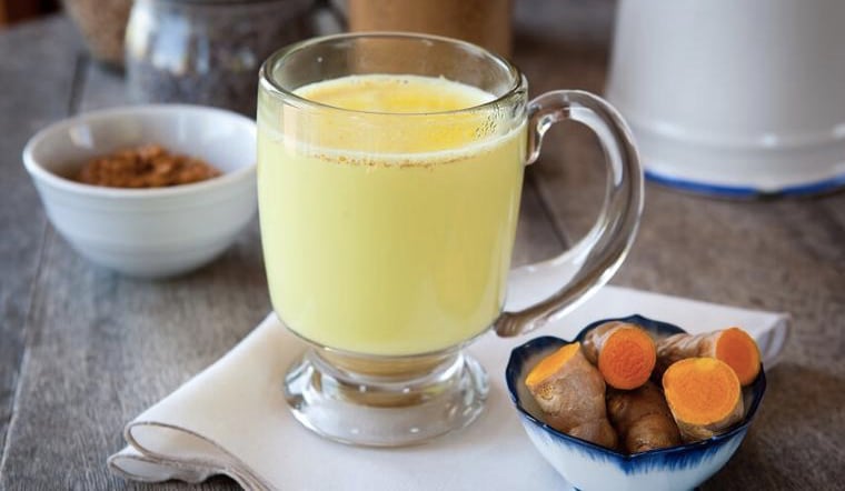 Hợp chất hoạt tính trong nghệ, curcumin, được biết đến với lợi ích chống viêm và chống oxy hóa.
