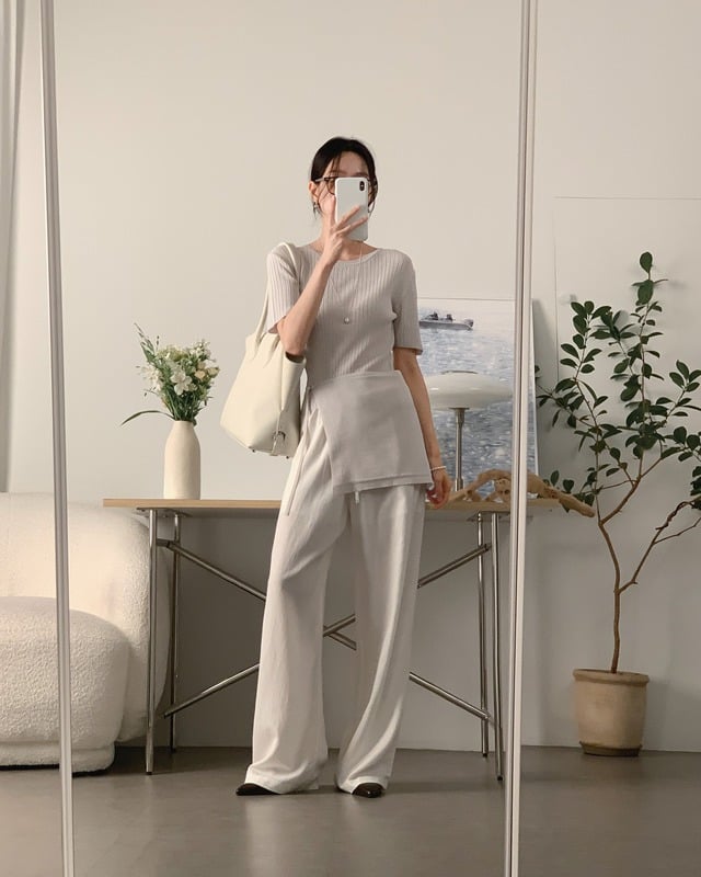 Khi kết hợp với giày mũi nhọn và túi xách ton-sur-ton, outfit trở nên hoàn chỉnh và tao nhã.