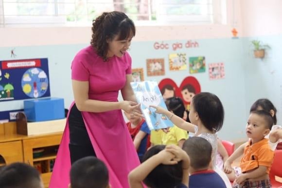 Ở danh hiệu cao hơn, “Nhà giáo nhân dân”, mức thưởng được tính bằng 12,5 lần lương cơ sở, tương đương 29.250.000 đồng.    