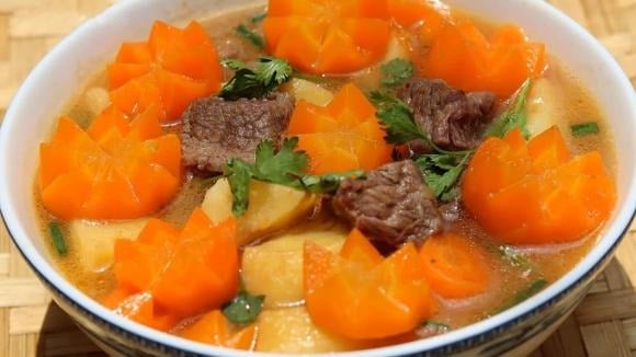 PGS.TS Nguyễn Duy Thịnh, chuyên gia Công nghệ thực phẩm, cho biết vi nhựa có mặt khắp nơi trong môi trường: từ đại dương, sông hồ, không khí, đất, đến thực phẩm, nước uống, mỹ phẩm, quần áo…