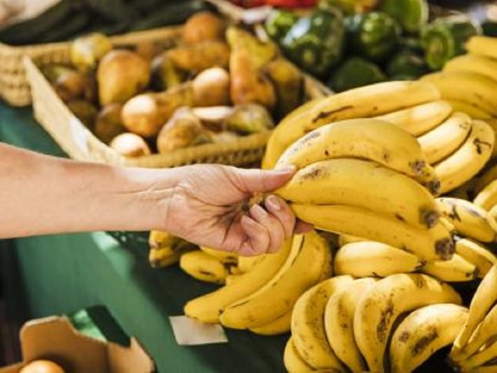 Nhiều người tưởng rằng vỏ chuối vàng óng, bóng bẩy là chuối ngon. 