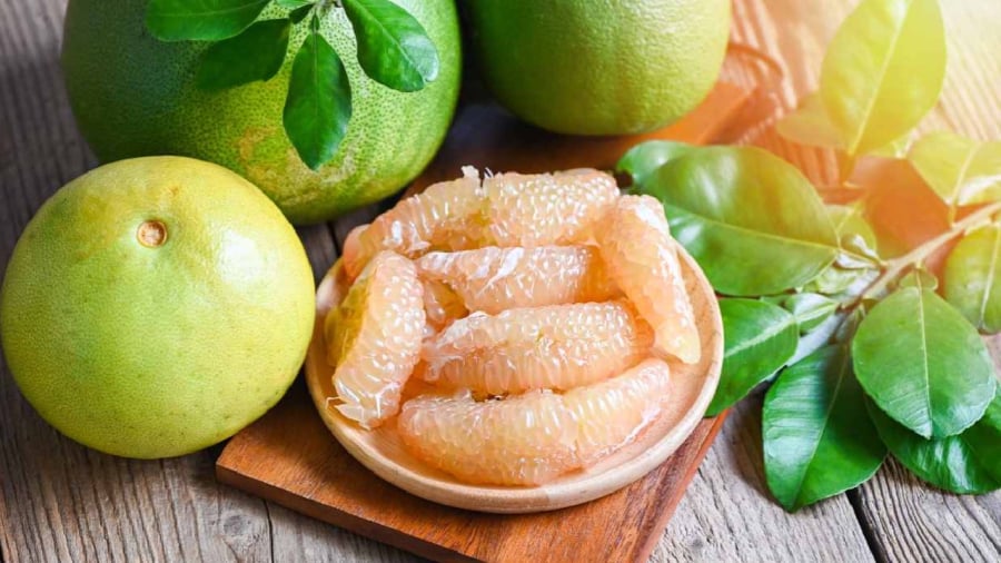 Bưởi có chứa chất ức chế enzyme phân giải thuốc, có thể làm ảnh hưởng đến tác dụng của thuốc hạ huyết áp.