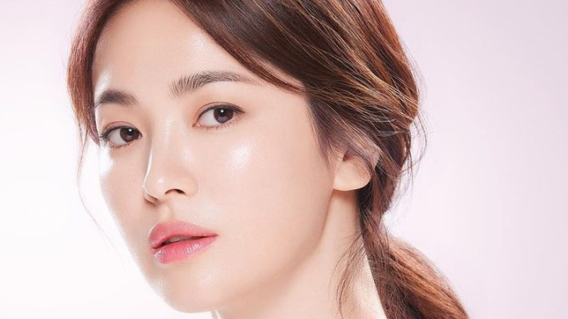 Sự kết hợp của collagen type I, type III cùng elastin peptide không chỉ giúp da đàn hồi tốt hơn mà còn giữ được độ ẩm
