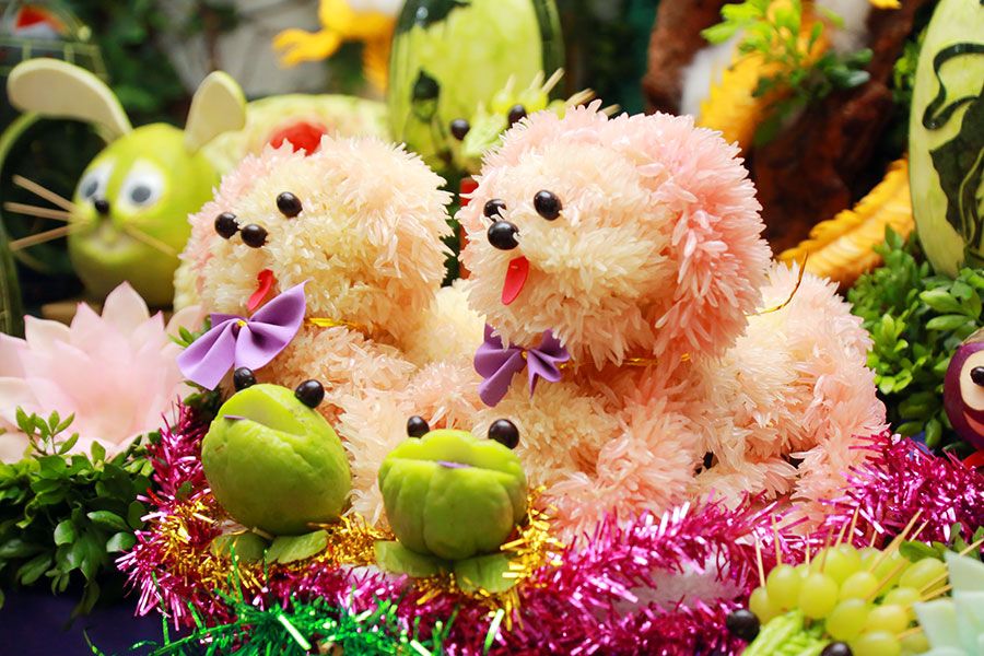 Bưởi trong mâm cỗ cúng Trung thu vừa là quả trong mâm ngũ quả vừa dùng làm chó bưởi trang trí mang đặc trưng dịp này