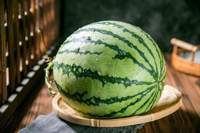 Người xưa vẫn nhắc câu: “Ăn dưa mùa thu, hỏng bụng” để cảnh báo. Ảnh minh họa