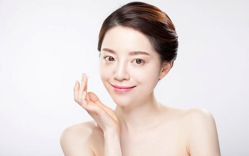 Trong giai đoạn đầu, chỉ nên rửa mặt bằng nước muối sinh lý hoặc sữa rửa mặt dành riêng cho da nhạy cảm