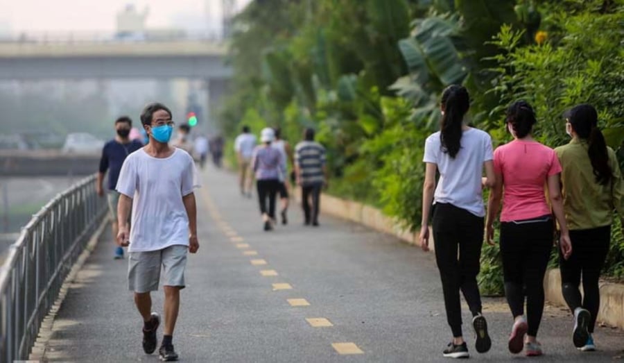 Không nên đi dạo ngay sau khi ăn tối. (Ảnh minh họa)