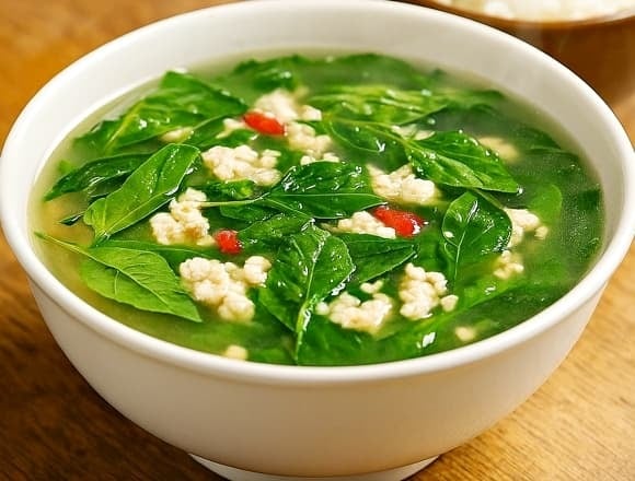 Để tận dụng tối đa giá trị dinh dưỡng, món canh lá ớt là lựa chọn phổ biến. 