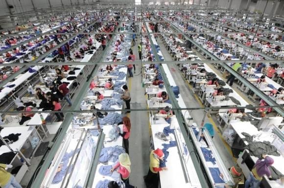 Làm thêm vào ngày lễ, Tết hoặc các ngày nghỉ có hưởng lương: ít nhất 300% tiền công.    