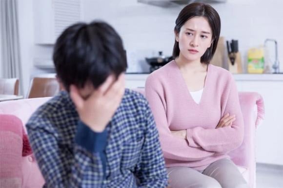 Người dẫn chương trình Echo sinh ra trong một gia đình trọng nam khinh nữ.