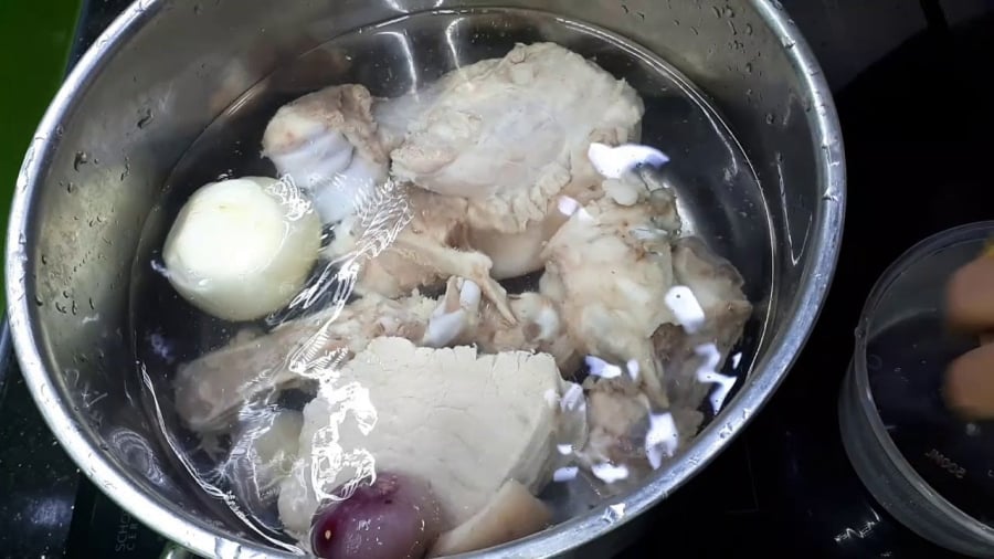 Cách hầm canh xương ngon trong veo