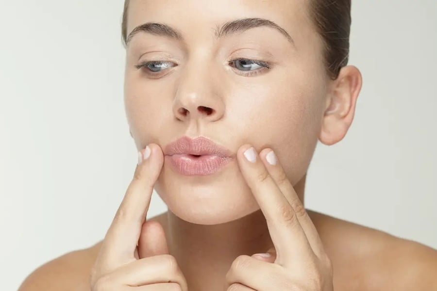 Nếp nhăn khi cười là dấu ấn tự nhiên của thời gian, thể hiện cảm xúc và trải nghiệm của mỗi người.