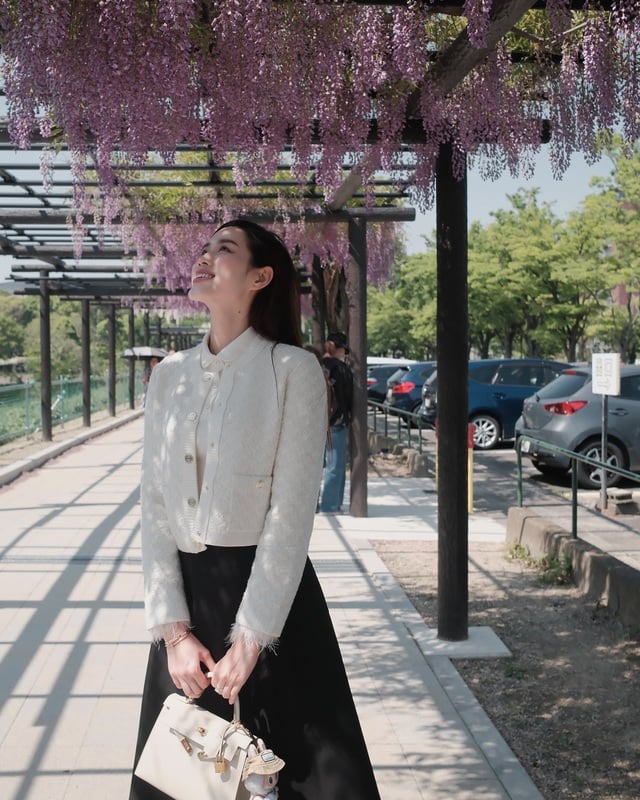  Sự kết hợp này mang đến vẻ thanh lịch, nữ tính và rất dễ ứng dụng trong đời sống hàng ngày