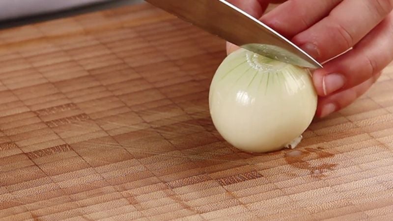 Dùng dao thật sắc để thái hành