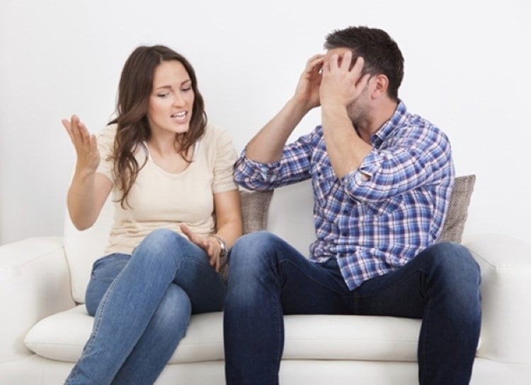 Phụ nữ là chúa hay tham vãn và càu nhàu. (Ảnh minh họa)