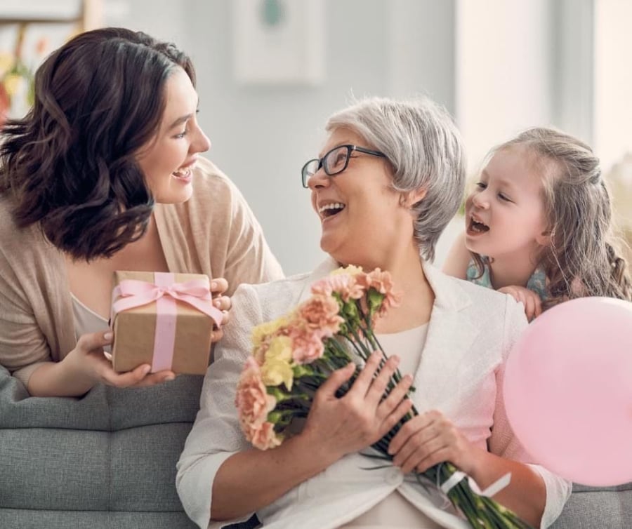 Mẹ chồng nàng dâu tránh suy nghĩ người một nhà thì việc gì cũng có thể tham gia giống như mẹ ruột và con đẻ