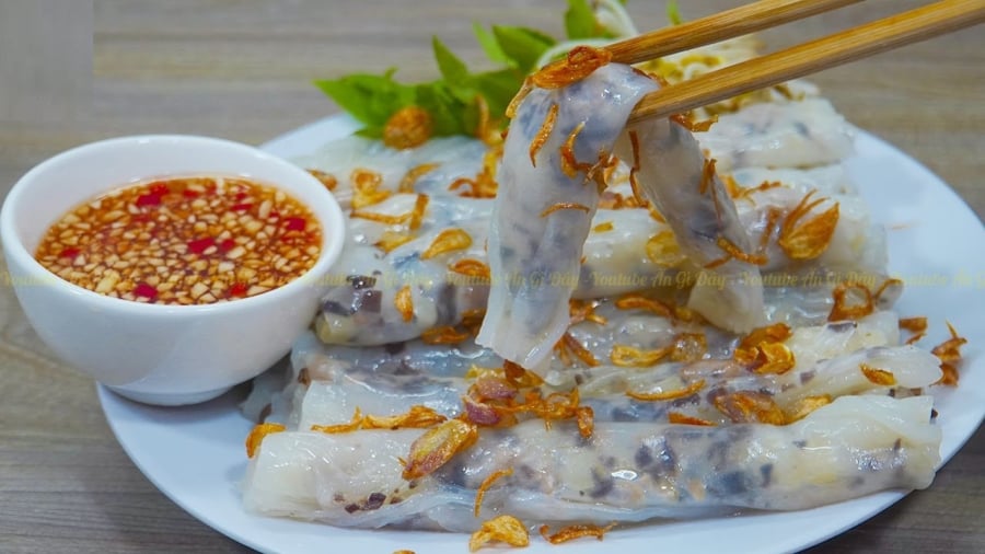 Bánh cuốn – món ăn quen thuộc của người Việt – là lựa chọn tuyệt vời cho bữa sáng nhanh gọn mà vẫn đầy đủ dinh dưỡng. 