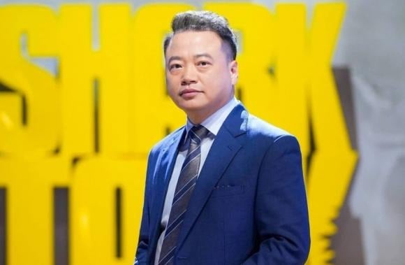 Trước đó, trong các ngày 7 và 8/10, nhiều cán bộ công an cũng xuất hiện tại địa điểm này, thực hiện việc niêm phong và vận chuyển hàng chục thùng tài liệu.