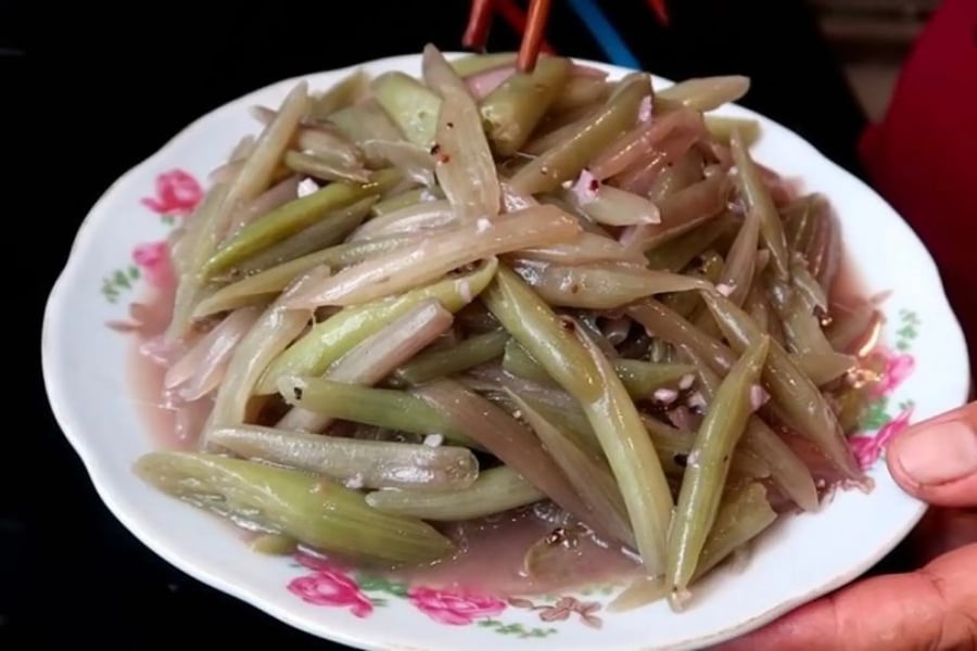 Cọng hoa súng xào tỏi