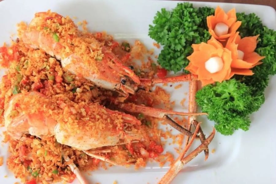 Món tôm hùm rang muối
