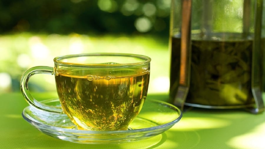 Trà xanh có tác dụng hỗ trợ làm giảm mùi hôi của cơ thể bằng cách cung cấp các chất chống oxy hoá, chất chống viêm, kháng khuẩn.