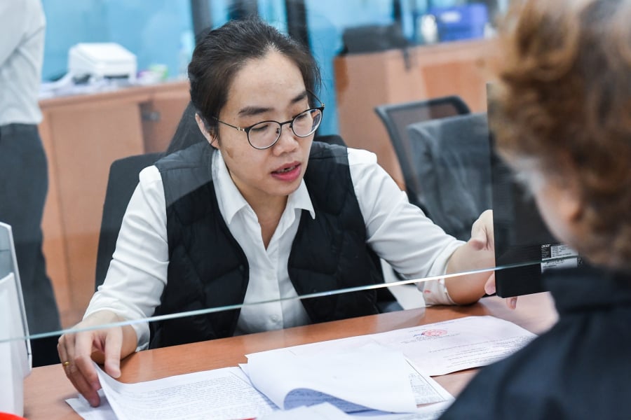 Theo Luật Việc làm 2025, có hiệu lực từ ngày 1/1/2026, mức trợ cấp thất nghiệp hằng tháng của người lao động sẽ được tính bằng 60% mức bình quân tiền lương tháng đã đóng bảo hiểm thất nghiệp của 6 tháng gần nhất.
