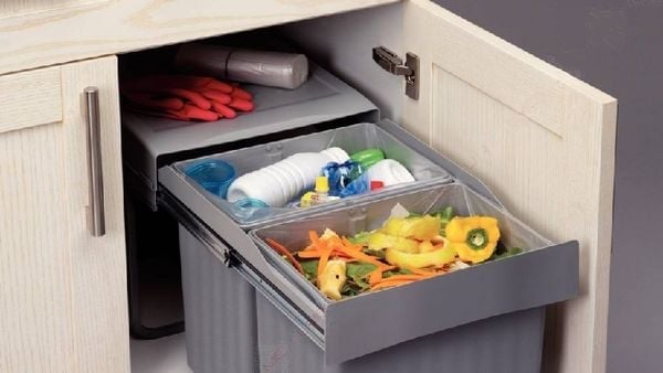 Trong Bếp Xuất Hiện 5 Đặc Điểm, Gia Chủ Càng Ngày Càng Nghèo Khó Chất Chồng Đặt Thùng Rác Hoặc Vật Ô Uế Ngay Cạnh Bếp
