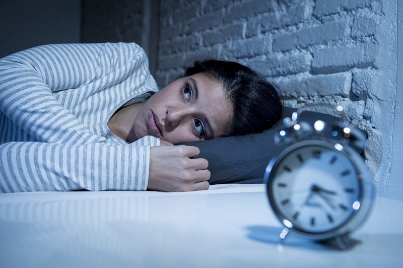 ông việc căng thẳng, mâu thuẫn gia đình, lo lắng về tương lai khiến đầu óc luôn “chạy không nghỉ”. Ảnh minh họa