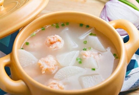 Củ cải trắng – loại rau củ dân dã nhưng giàu dinh dưỡng – từ lâu đã trở thành món ăn quen thuộc trong ẩm thực Việt Nam.
