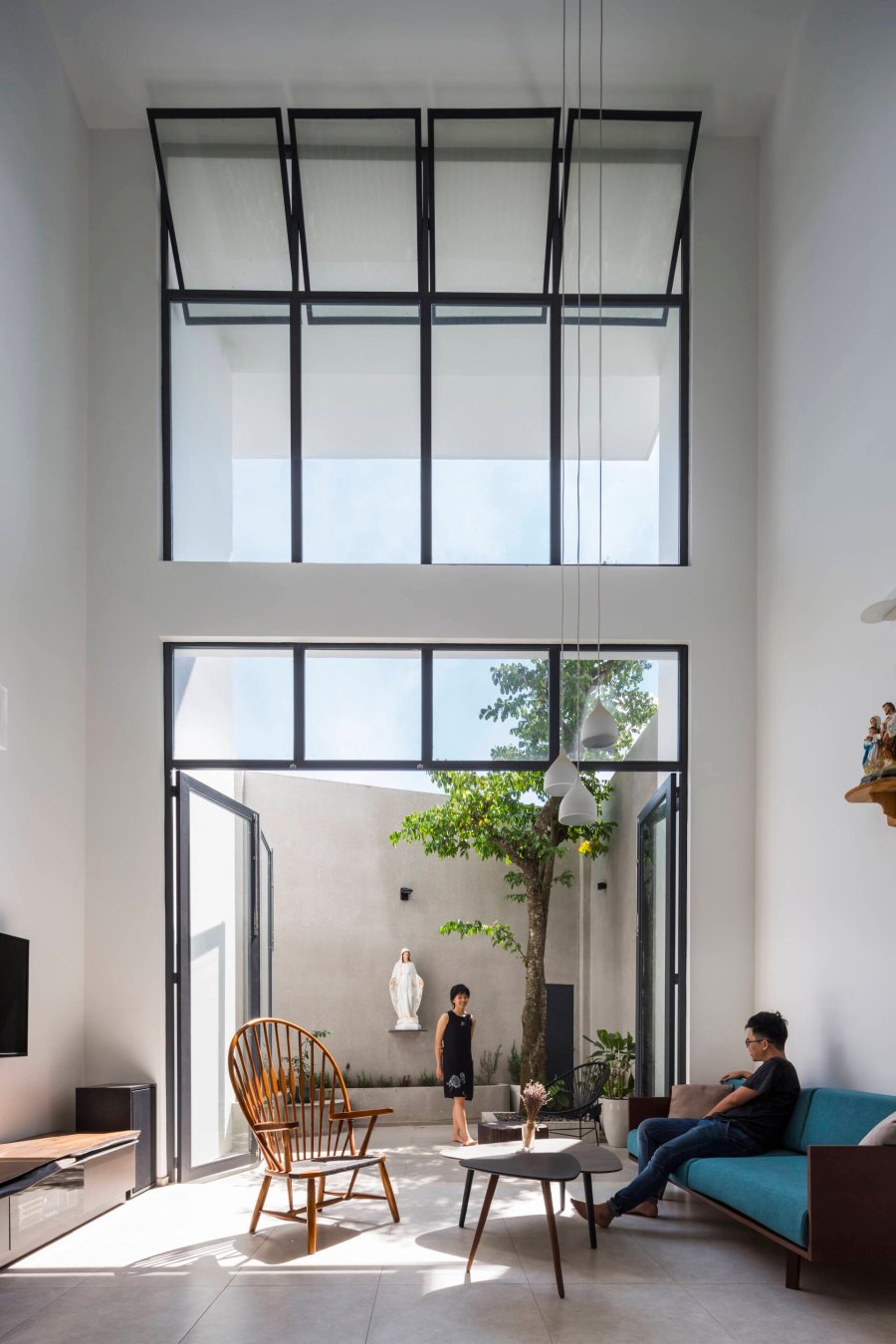 Cửa chính thông thoáng, đón sáng tốt