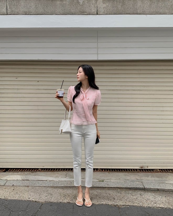 Quần skinny luôn nằm trong top những item “must-have” của mọi cô gái.