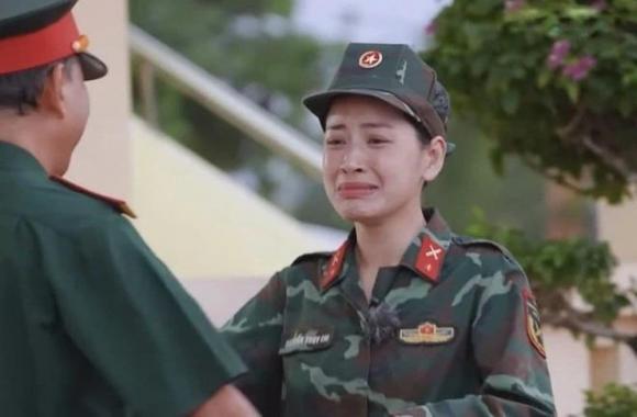 chi-pu-nghen-ngao-bat-khoc-khi-bat-ngo-gap-lai-bo-dai-ta-trong-quan-ngu2-ngoisaovn-w1000-h656-0717.jpg