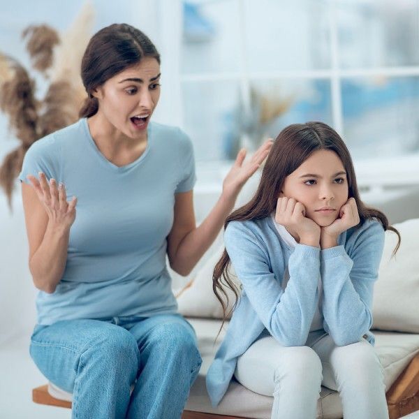Cha mẹ càng áp đặt, con càng muốn cưỡng lại