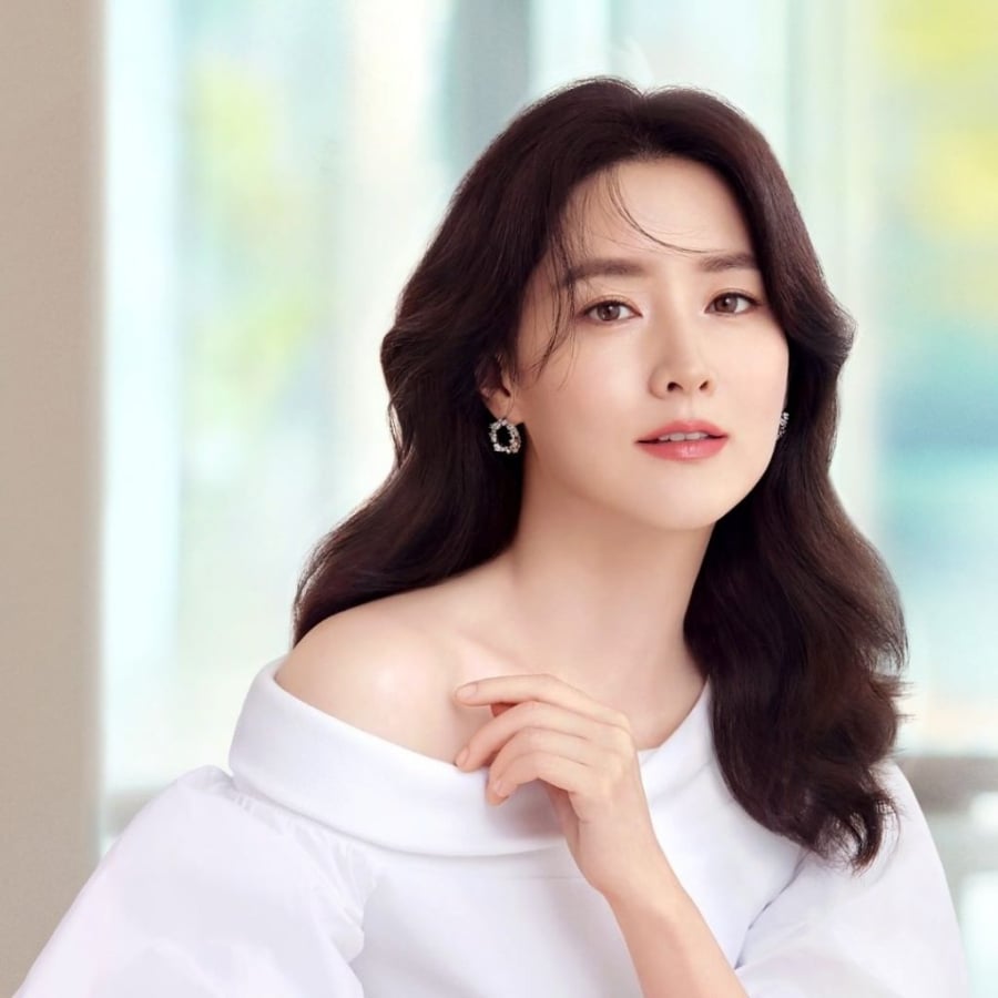Không chỉ chú trọng chăm sóc da, Lee Young Ae đặc biệt quan tâm đến mái tóc