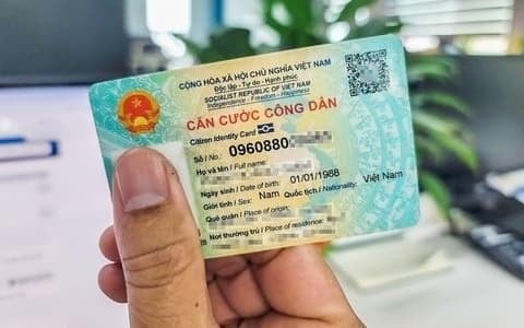 Đối với người gốc Việt Nam chưa xác định được quốc tịch, Thông tư 30/2025/TT-NHNN cho phép sử dụng Giấy chứng nhận gốc Việt Nam do cơ quan có thẩm quyền cấp.