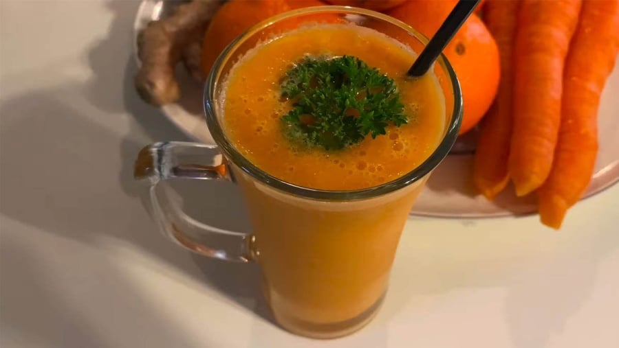 Công thức này mang lại làn da căng mịn và tươi sáng nhờ sự kết hợp hoàn hảo của vitamin C và beta-carotene.