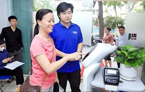 Như vậy, nhiều giấy tờ và thủ tục hành chính thiết yếu đã được triển khai trên nền tảng VNeID, tạo thuận lợi lớn cho người dân.