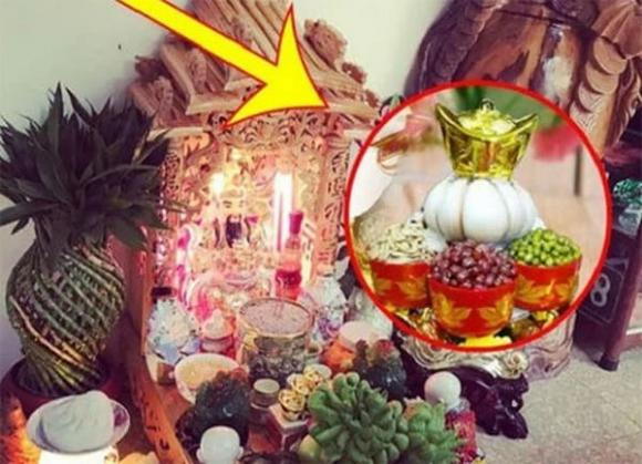 Bàn thờ Thần Tài là không gian linh thiêng, gắn liền với tâm linh và tín ngưỡng của nhiều gia đình.