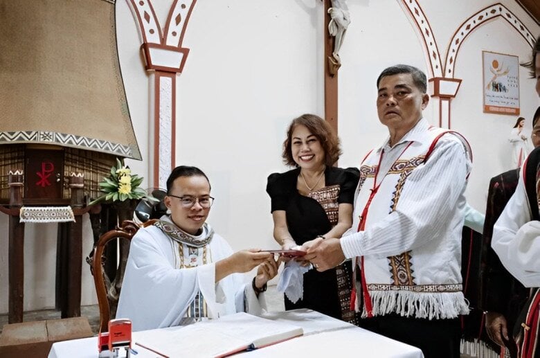 Nữ ca sĩ có thể ăn cháo, cơm và tự sinh hoạt cá nhân, không cần nhờ sự hỗ trợ của người thân.