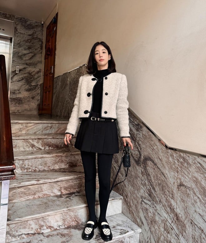 Đôi giày tưởng chừng đơn giản này lại mang trong mình sức hút đặc biệt – vừa cổ điển, vừa hiện đại.