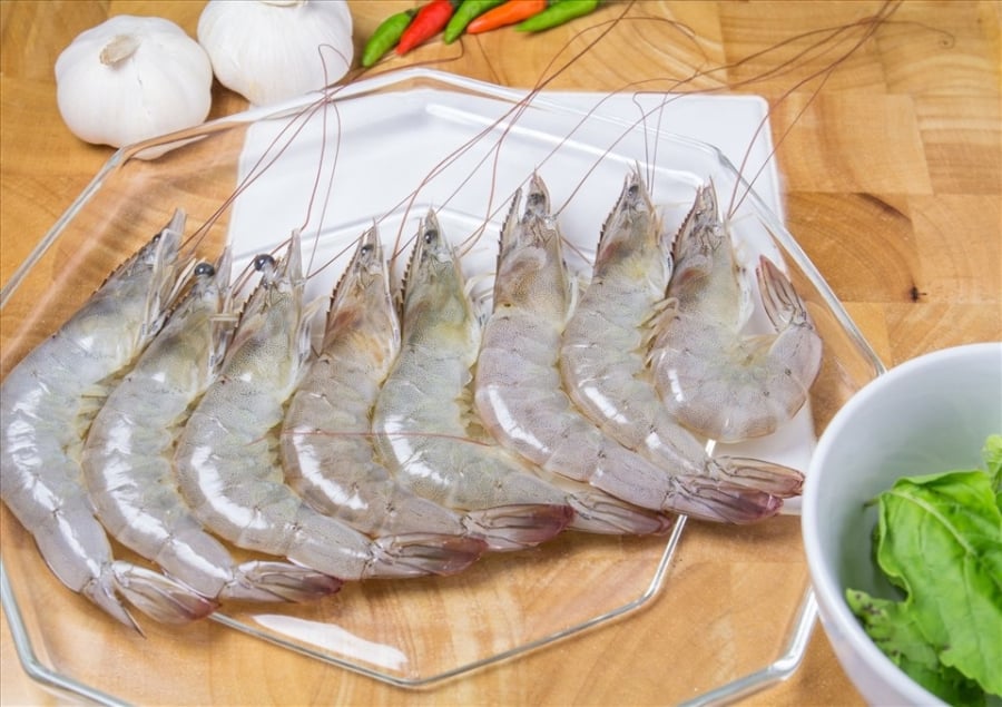 Tôm muốn ngon đừng cho luôn vào tủ lạnh, thêm 1 bước để cả năm vẫn tươi, không teo tóp